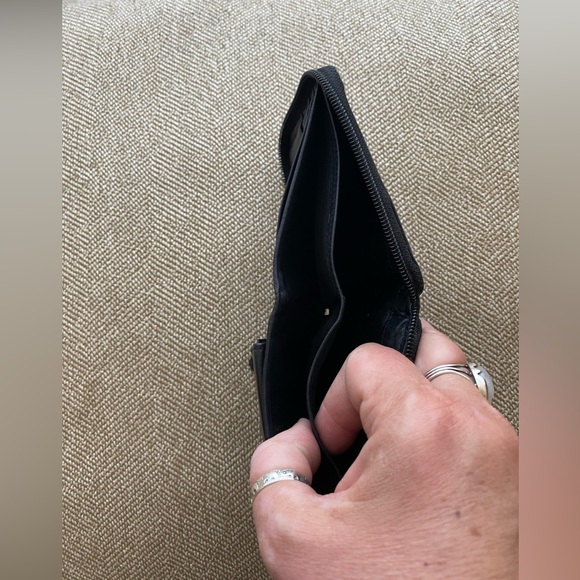 Osgoode Marley Zippered Bifold Wallet. Black Cashmere Leather. EUC. - Picture 11 of 16